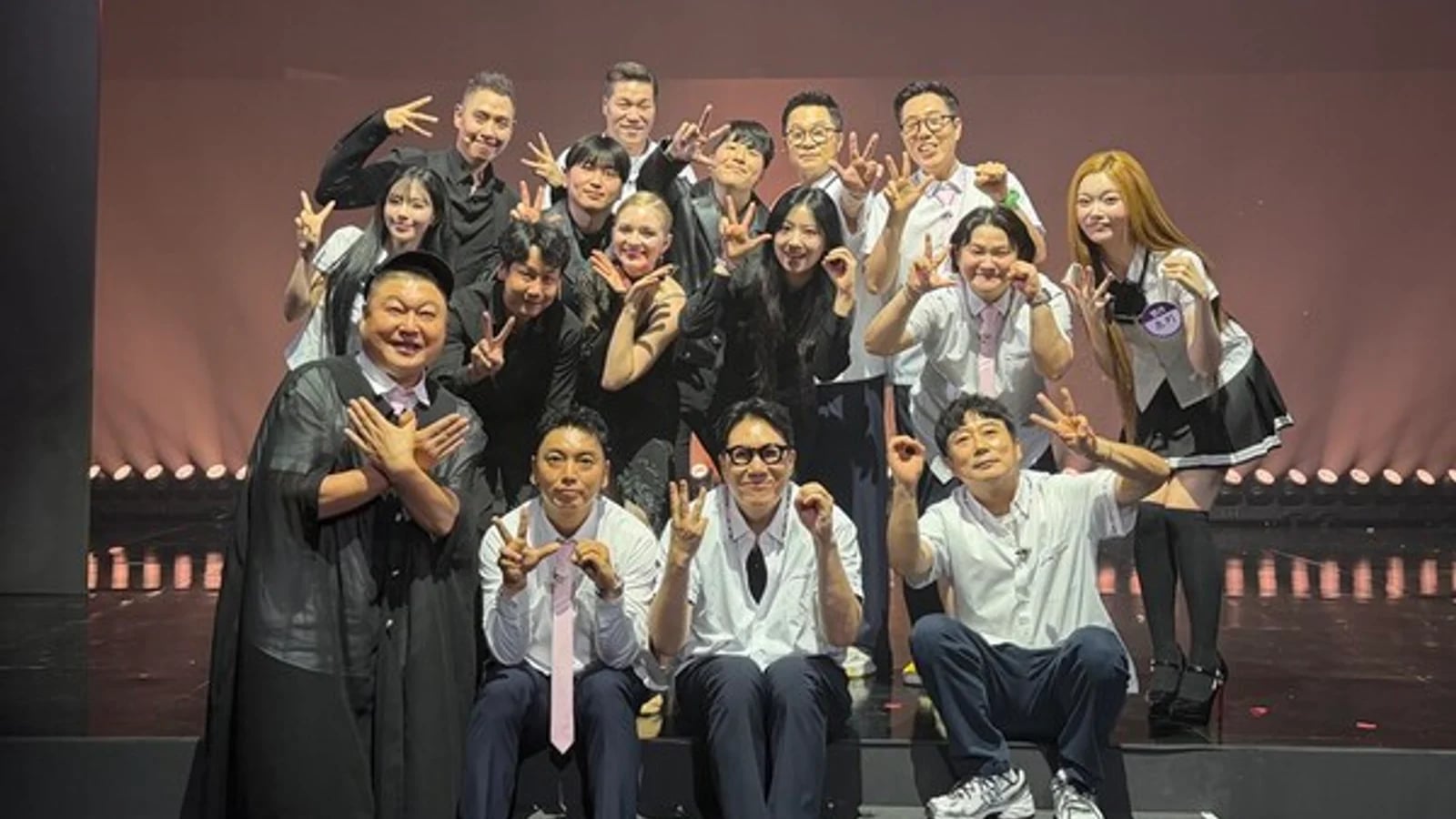 Lee Eun-gyeol Marks 30th Debut Anniversary with Magic Show on 'Knowing Bros'... Levitation and Teleportation Dazzle the Stage