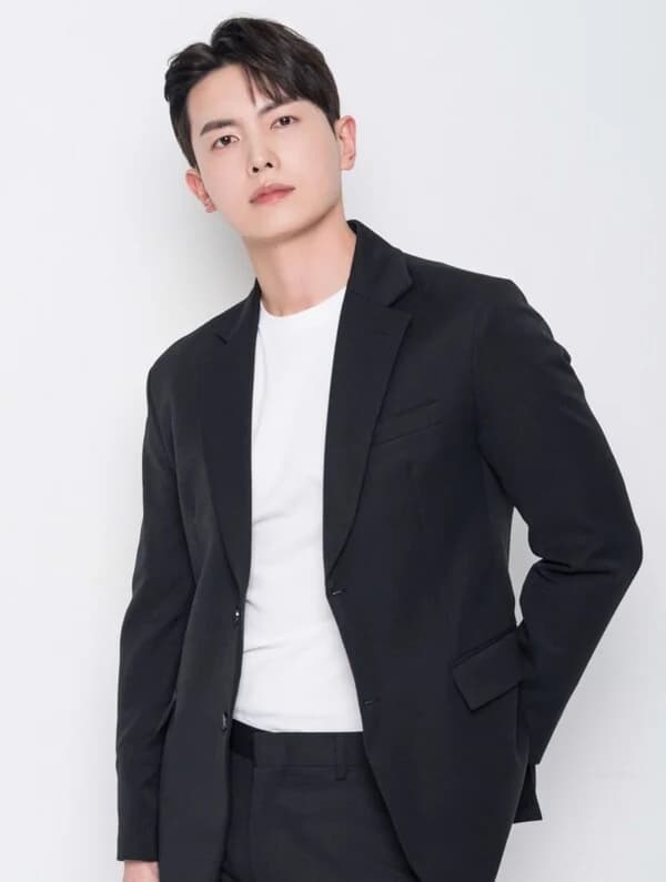 Park Shin-woo Signs Exclusive Contract with T&I Cultures, to Continue His Run Including 'Bu Han-ra'