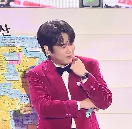Hwang Young-woong's Shy Smile Draws Attention Again... Gwangju Concert 'Aengtal Challenge' Highlight in Focus