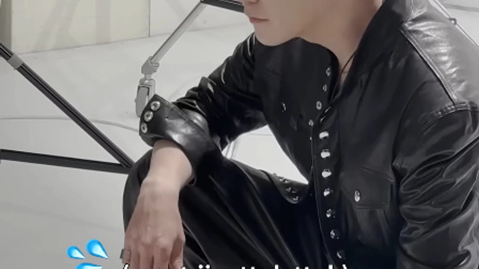 Youngtak Stuns in All-Black Leather Jacket Styling with Pictorial-Like Vibes... Fans Say "His Pose Is Insane"