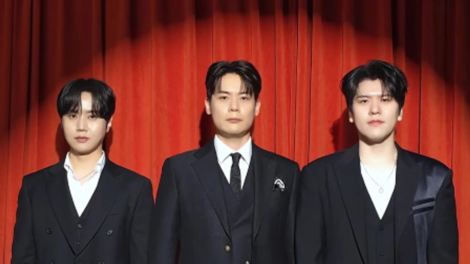 LA Poem Shows Off-Stage 'Unexpected Charm'... Fans Say 'They're Cute, and That's All It Takes' Over Playful Poses in Video