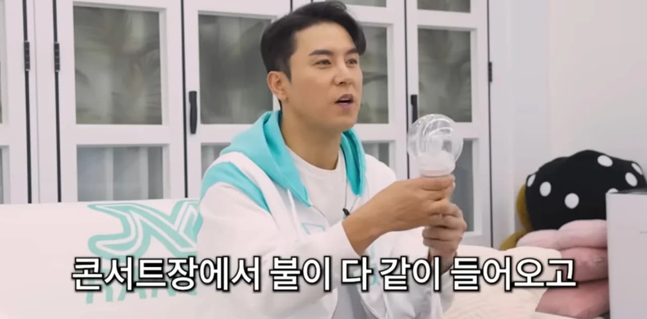 Jang Min-ho Transforms Into 'Rookie Mint' and Draws Attention Again... From Merch to Photocard Etiquette Shots, 'A Day of Jang Mint' Makes Fans Laugh and Cry