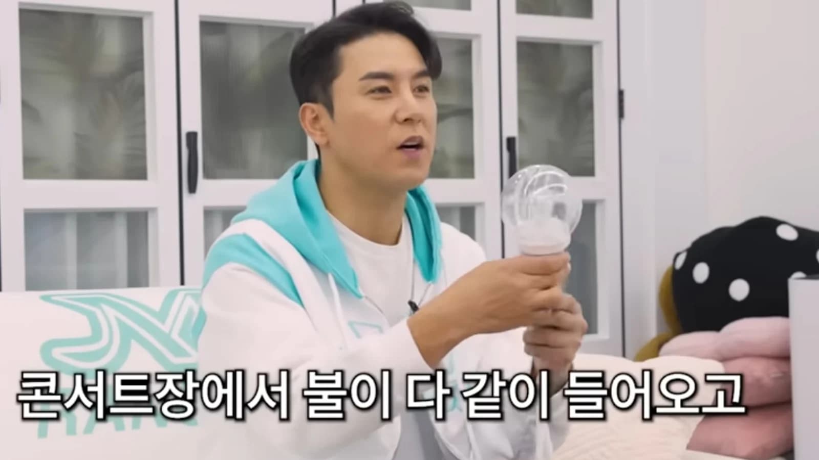 Jang Min-ho Transforms Into 'Rookie Mint' and Draws Attention Again... From Merch to Photocard Etiquette Shots, 'A Day of Jang Mint' Makes Fans Laugh and Cry