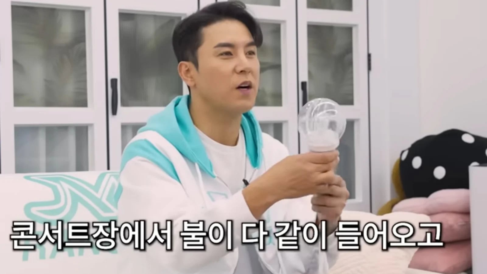 Jang Min-ho Transforms Into 'Rookie Mint' and Draws Attention Again... From Merch to Photocard Etiquette Shots, 'A Day of Jang Mint' Makes Fans Laugh and Cry