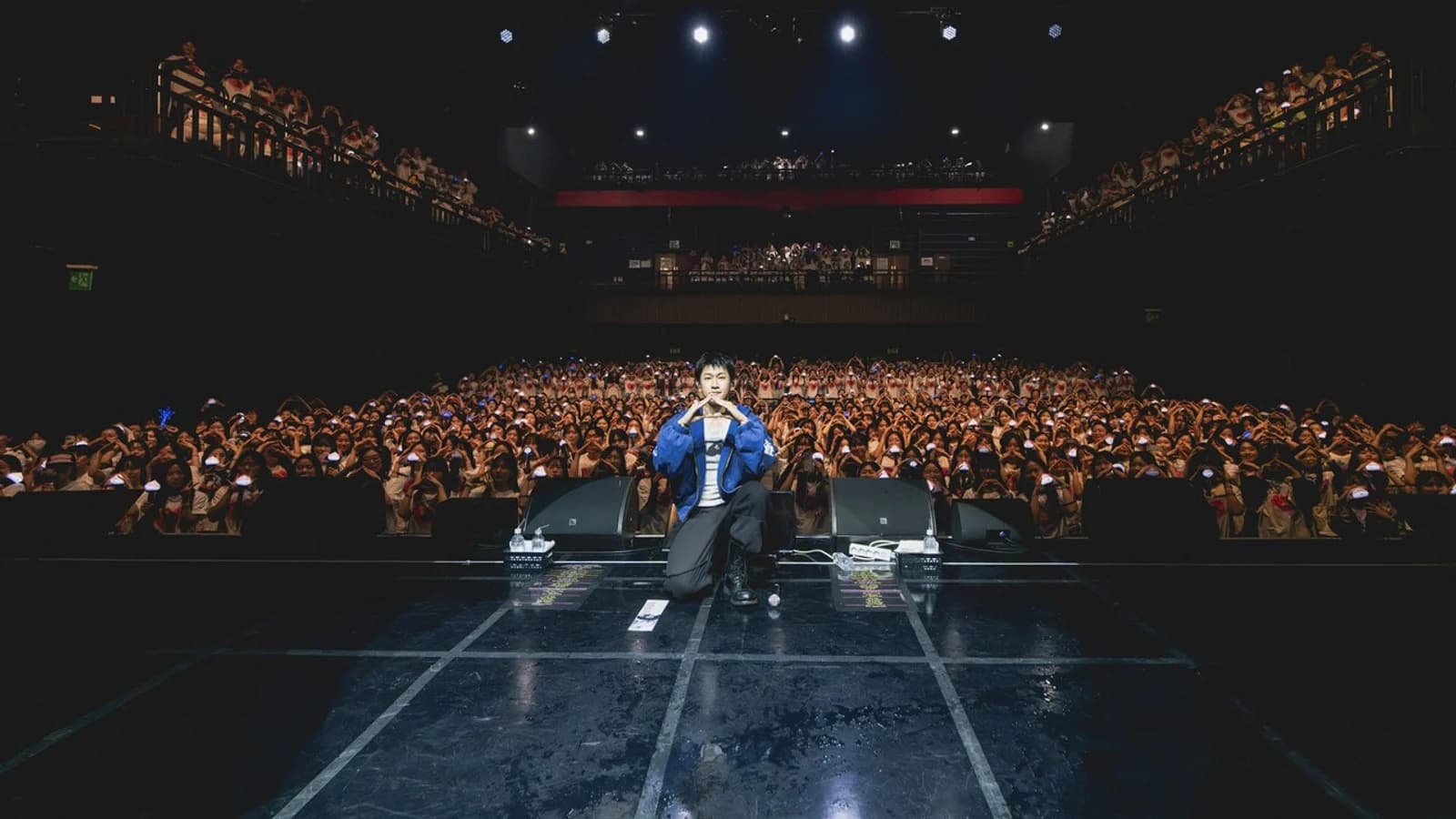 Crush Wraps Up Fan Meeting 'ZZINBOMBTING' in Success After 1 Year and 6 Months… “You Are the Greatest Harvest of My Life”