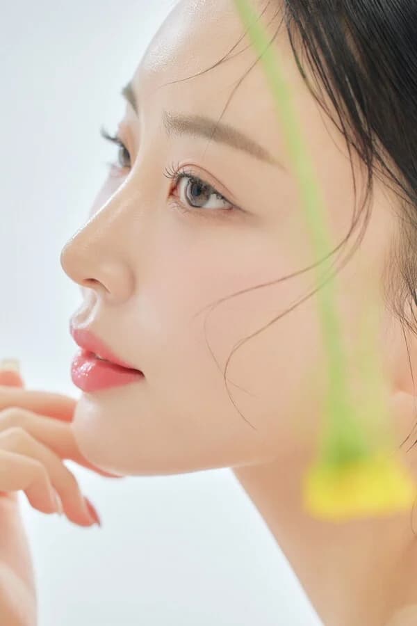 Yu Chae-ryeon Appears on 'Groom's Class' — Actor and Influencer with 700,000 Followers, from 'Parasite' to 'Eureka' and Short-Form Dramas