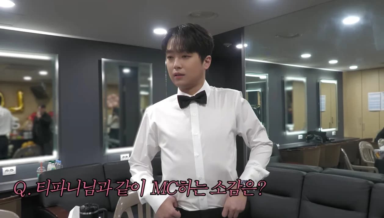 Lee Chan-won's 'Trot Gala and Hanteo Music Awards' MC Behind-the-Scenes Revisited... "A Pro Both as a Singer and an MC"