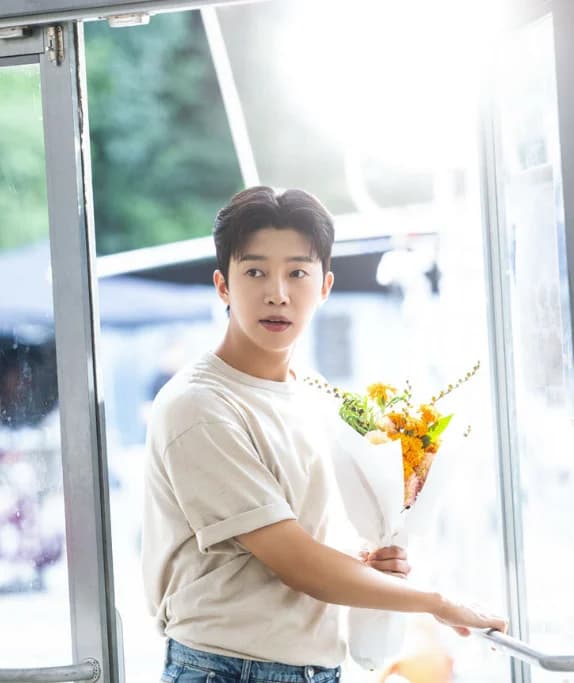 Why Lim Young-woong Is Especially Mentioned During the Holidays… The 'Sense of Being Together' Created by His Songs, Stages, and the 'Hero Era' Fandom