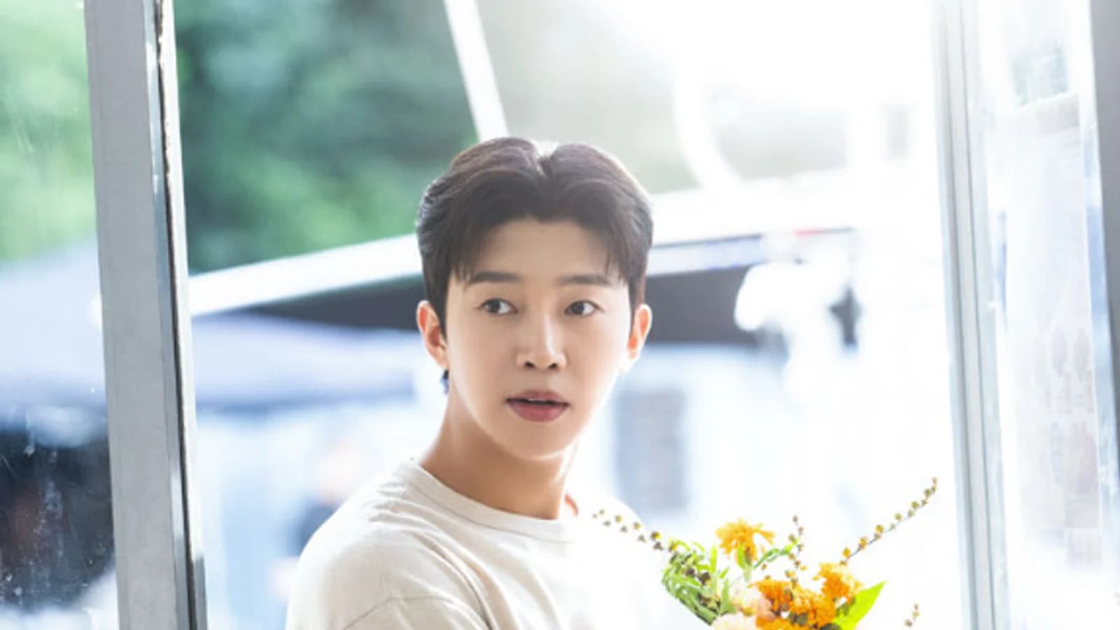 Why Lim Young-woong Is Especially Mentioned During the Holidays… The 'Sense of Being Together' Created by His Songs, Stages, and the 'Hero Era' Fandom