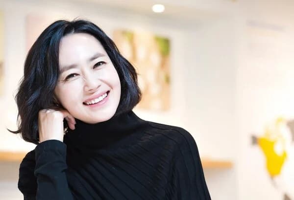 Kim Sun-kyung Signs Exclusive Contract with T&I Cultures... Praised for "Unparalleled Acting and Diverse Charm"