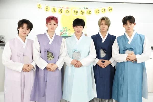 THE WIND Delivers Chuseok Greetings in Hanbok... "Have a Warm Holiday with Your Loved Ones"