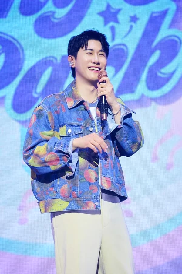 Young Tak Makes Surprise Appearance as One-Day Instructor at Singing Class... 'Jin-iya' Cheers Draw Attention to Full Album 'GOGO' and Nationwide Tour