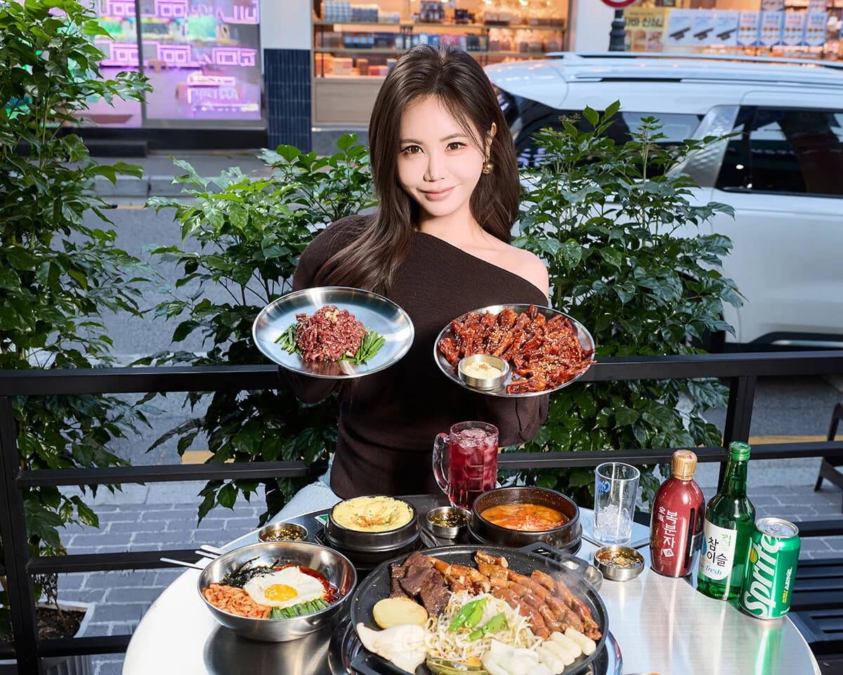 Kang Ye-bin's Recent Whereabouts Captured at a Gopchang Restaurant in Seongsu-dong… "A Smile That Has Grown Stronger with Time"