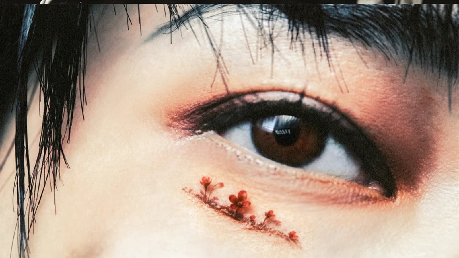 Sung Han-bin Reveals Final Concept Photos for First Solo EP 'DEAD:ALIVE'... Decadent Beauty and Mystery Completed with Wound Makeup and Red Flowers