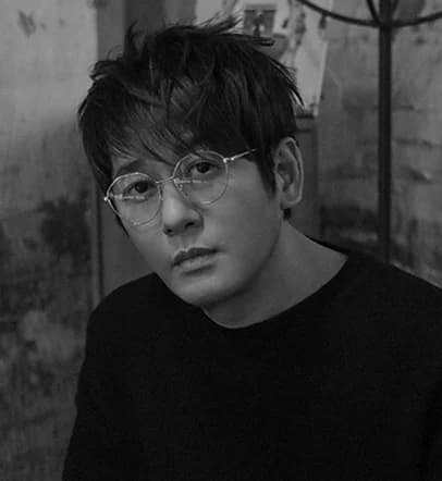 Shin Seung-hun Tugs at Heartstrings with Authentic Autumn Ballad Sentiment... From 'The Person Reflected in Your Smile' to 'I Believe'