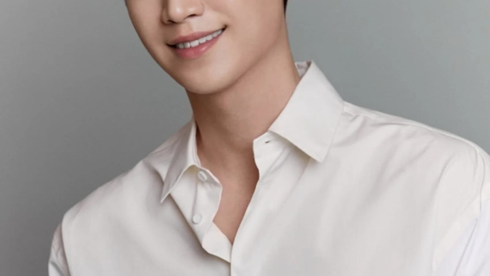 Seo Kang-jun's Harper's Bazaar Pictorial Behind-the-Scenes Draws Attention... Fans Amazed by His 'Charming Play with an Apple'