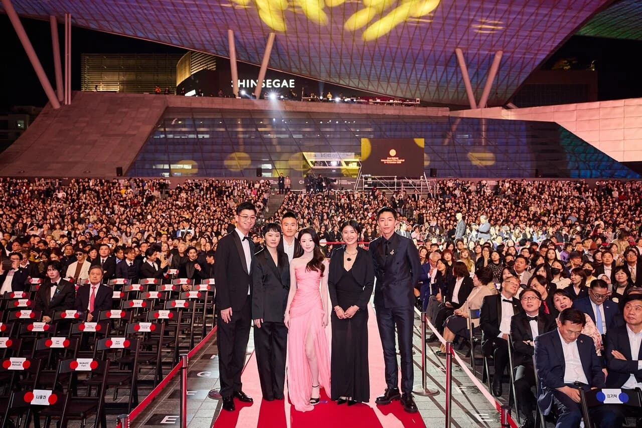 Shuhua Makes Busan International Film Festival Debut with First Lead Role in 'Happily Ever After'... Praised as 'Birth of a New Actress'