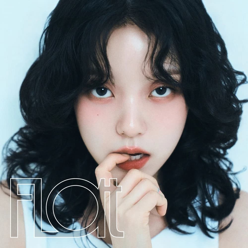 Rothy Releases New EP 'FLAT' Today (8th)... Completing Her Growth Narrative with Title Track 'Alphabet'