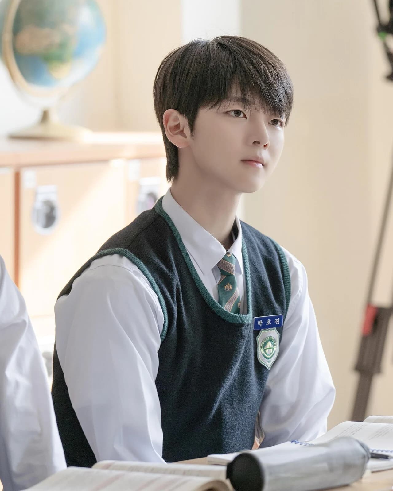 Park Do-ha Appears in Netflix's 'A Personal Taxi'… Perfectly Transforms into 1990s Youth as Park Ho-jin, 'the Deux of Buknam High'