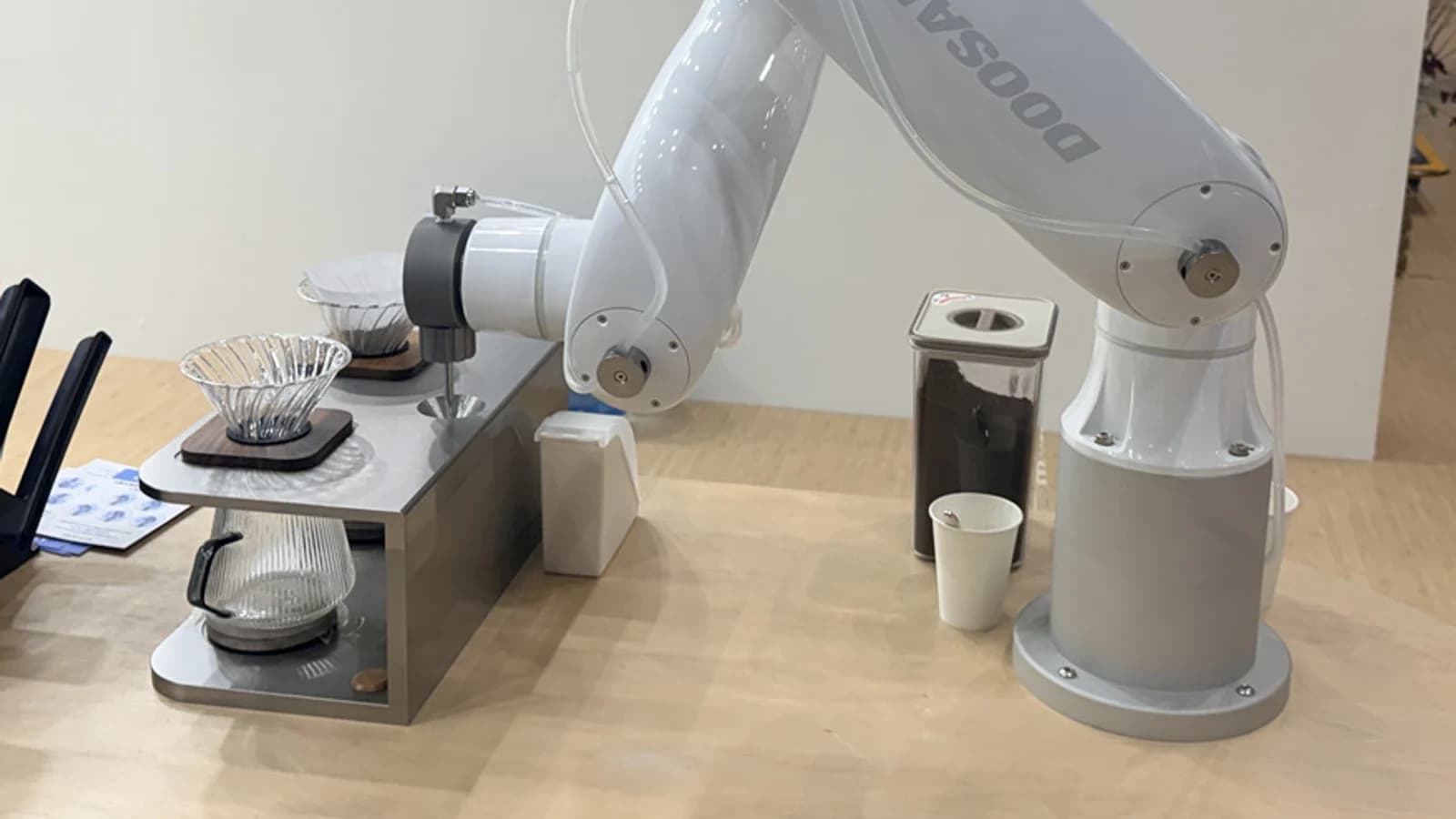 Rainbow Robotics and Doosan Robotics Fall Together... Robot Stocks Close Mixed on the 8th, Yujin Robot Rises 3.93%