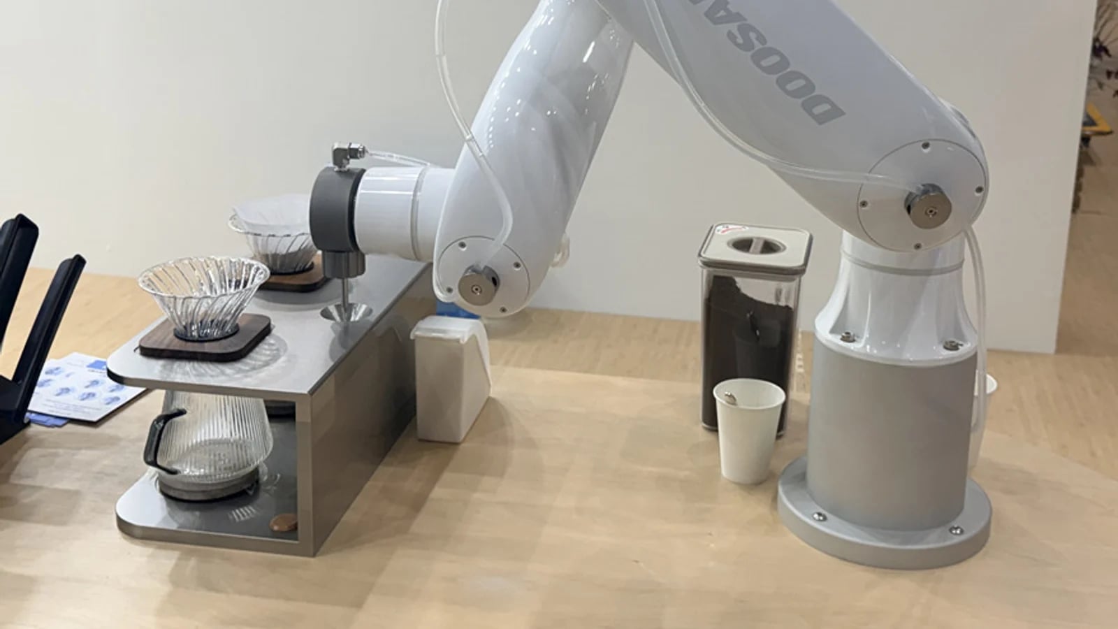 Rainbow Robotics and Doosan Robotics Fall Together... Robot Stocks Close Mixed on the 8th, Yujin Robot Rises 3.93%
