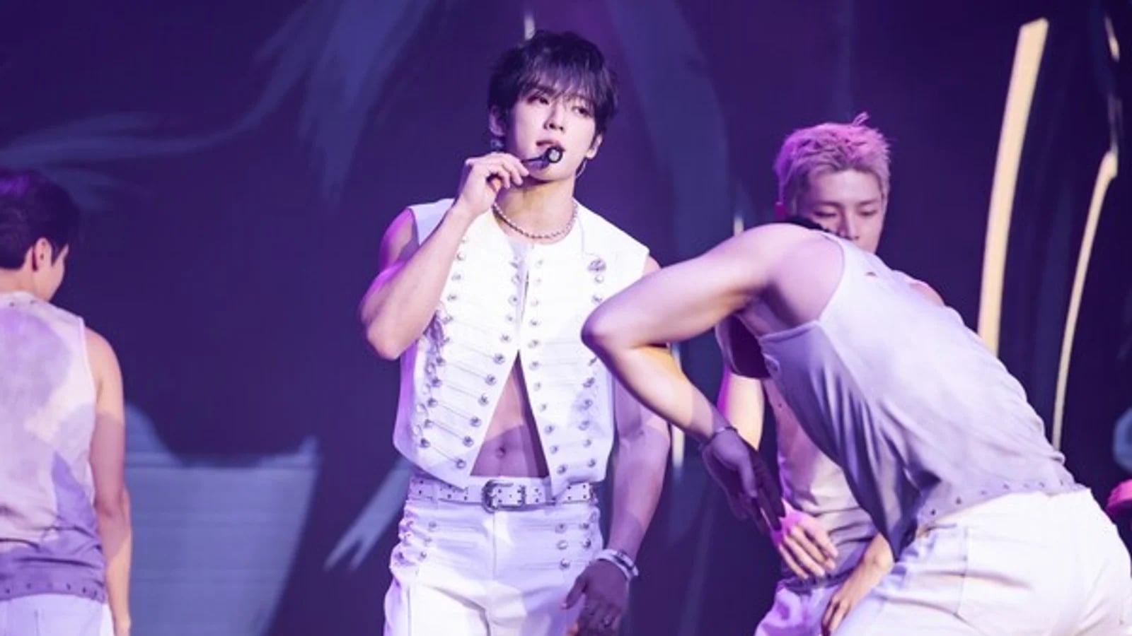 BTOB's Lee Minhyuk Performs 19 Songs in Full at Taipei... Solo Concert 'HEAT MAX' a Success