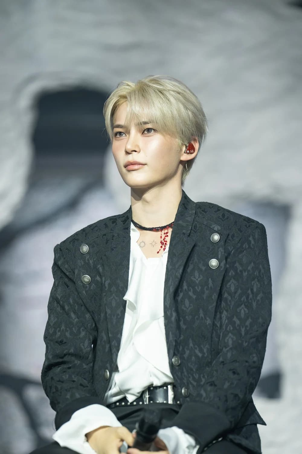 Sung Han-bin Holds Successful Fan Showcase to Celebrate First Solo EP 'DEAD:ALIVE'... From 'UNDEAD' Ttutting Performance to Fan Song 'Seomgwang'