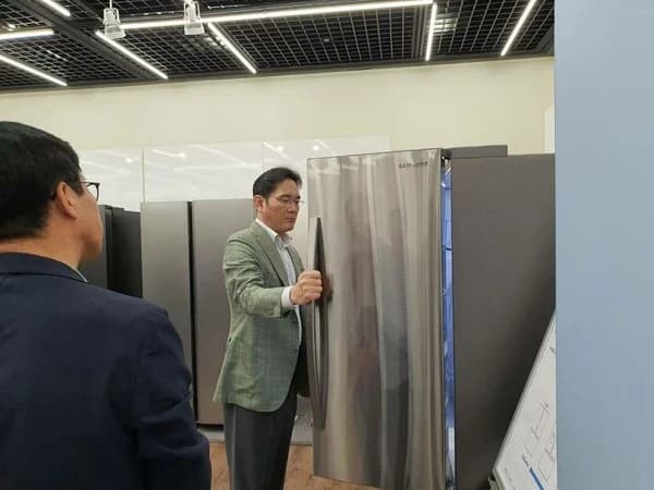Chairman Lee Jae-yong Buys 7.66 Million Samsung Electronics Shares from Hong Ra-hee in Off-Market Deal... Stake Rises from 1.44% to 1.58%
