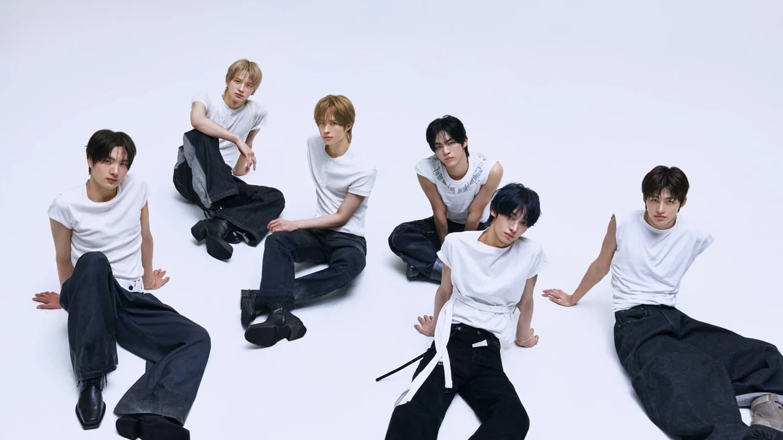 TWS Opens Pre-Orders for Single Album 'TO US' 'Beside' Version Featuring a Mood Lamp… "Capturing Everyday Warmth"
