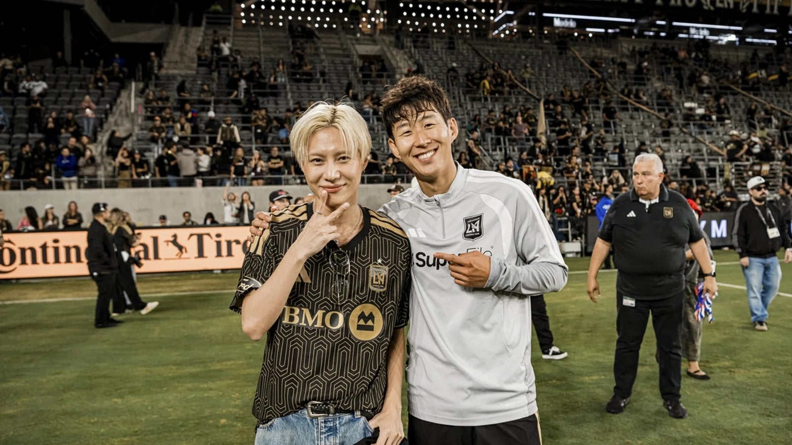Taemin Kicks Off LAFC Home Match Ceremony as 'Honorary Falconer'... Heartwarming Meeting with 'Captain' Son Heung-min