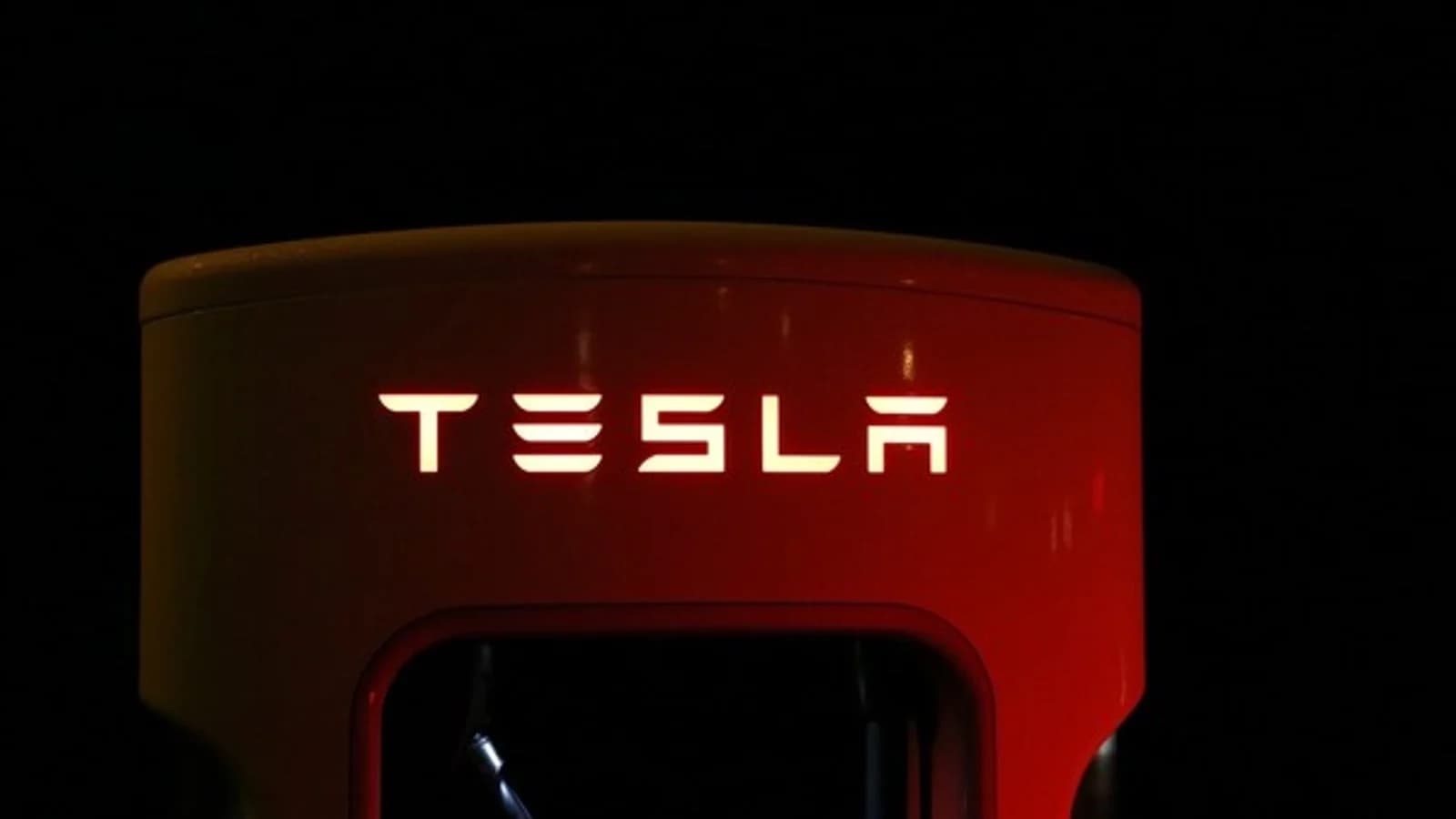Tesla Shares Up Over 4% in Premarket Trading at $378 Level, Boosted by New Roadster Demonstration News