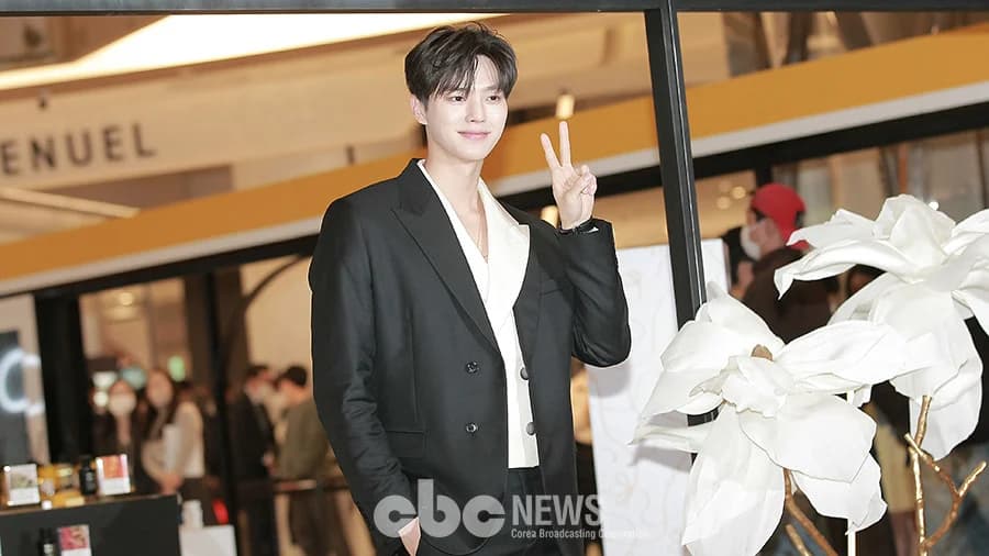 Song Kang Leaves a Coming-of-Age Narrative as Kang Bi-o in 'Piano Four Hands'… Peak Ratings of 10.6% and No. 1 in Buzz — Will It Shake Up Awards Rankings?
