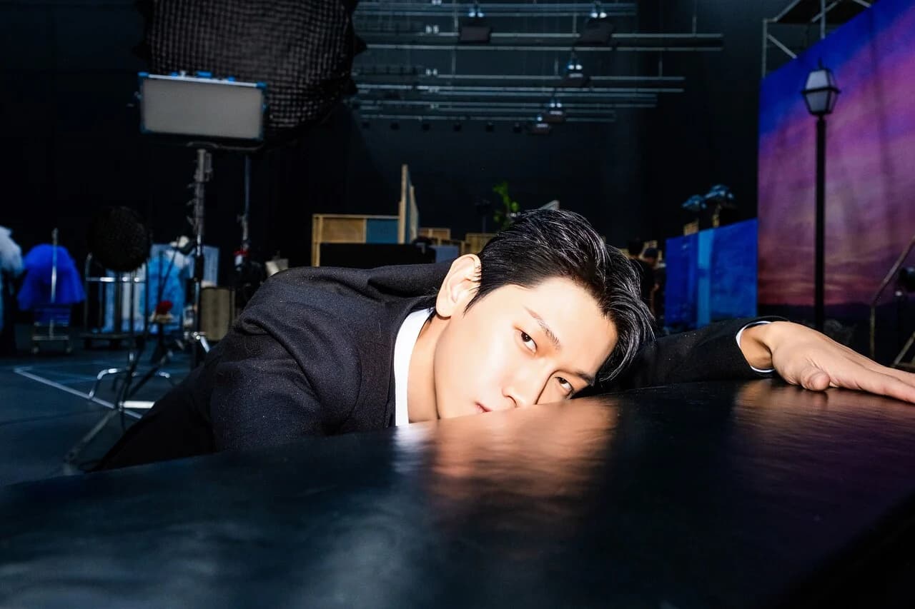 Crush to Release New Single 'Ppeugeotdeuk' on the 21st... Featuring IU and Collaboration with Groundseesaw Exhibition