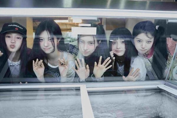 ILLIT's 'Magnetic' Surpasses 900 Million Spotify Streams... Fastest K-Pop Debut Song Streaming Record