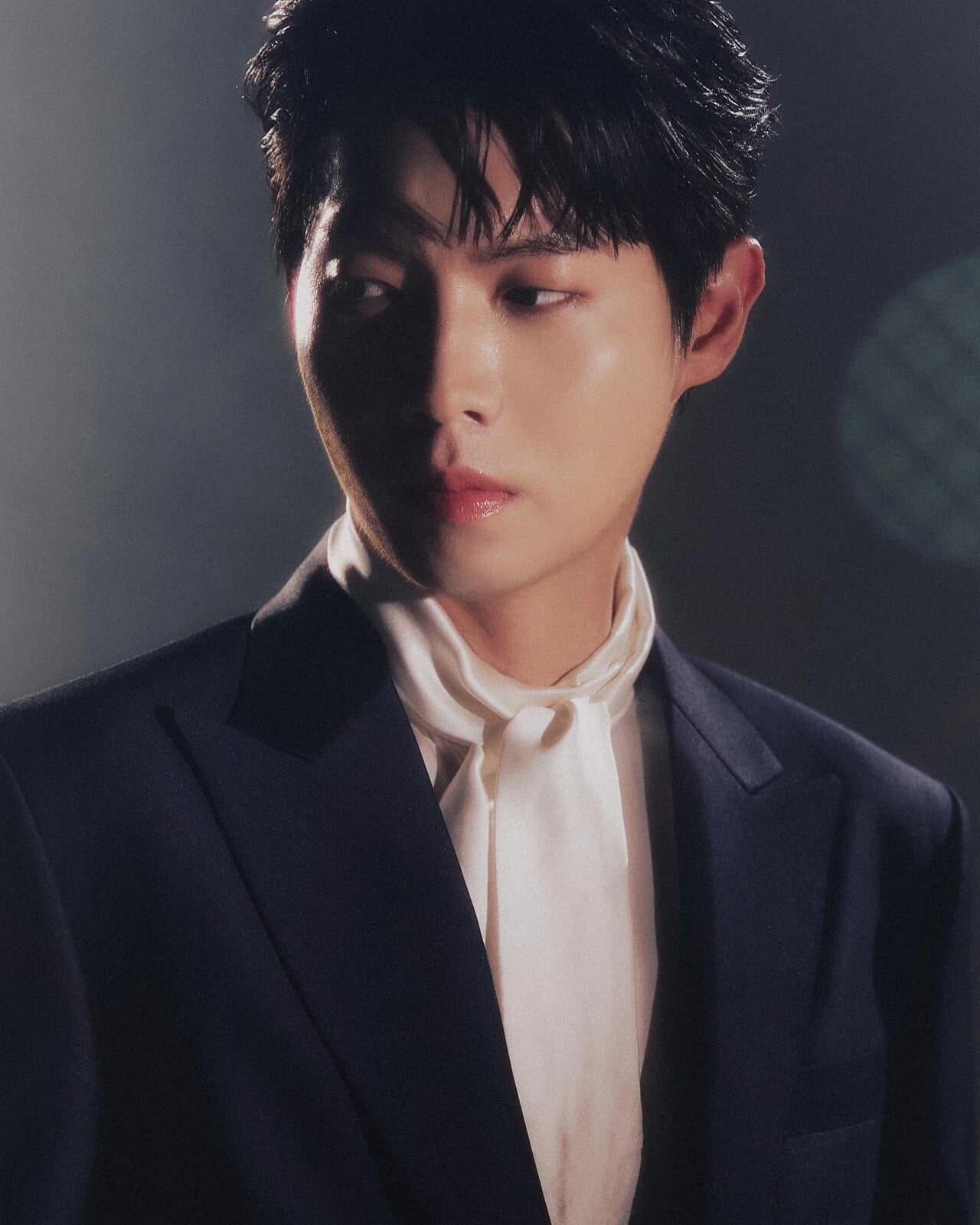 Son Tae-jin Draws Attention with 'Autumn Rain' Live on His Birthday... "It's My Birthday, but I'm the One Who Received the Gift"