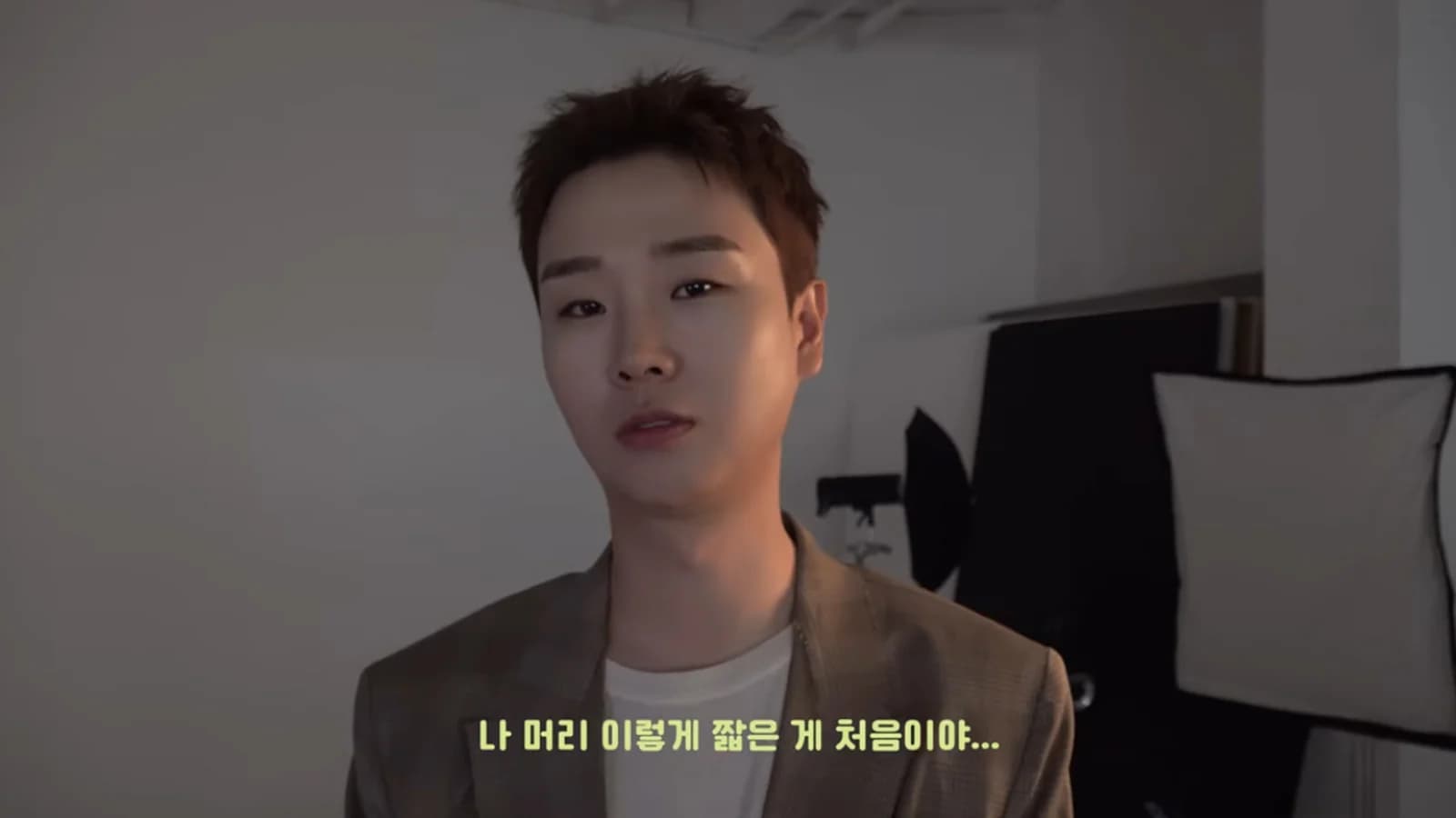 Song Min-jun Reveals Behind-the-Scenes of Profile Shoot with Short Hair and Denim Jacket — "We Want to See Selfies Too," Fans Praise