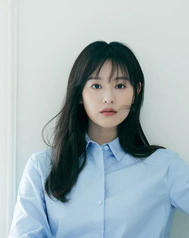 Kim Ji-won Draws Attention on 'You Quiz'... "Relieved by Writer Kim Eun-sook's Love Call", A Beloved Filmography from 'Descendants of the Sun' to 'Queen of Tears'