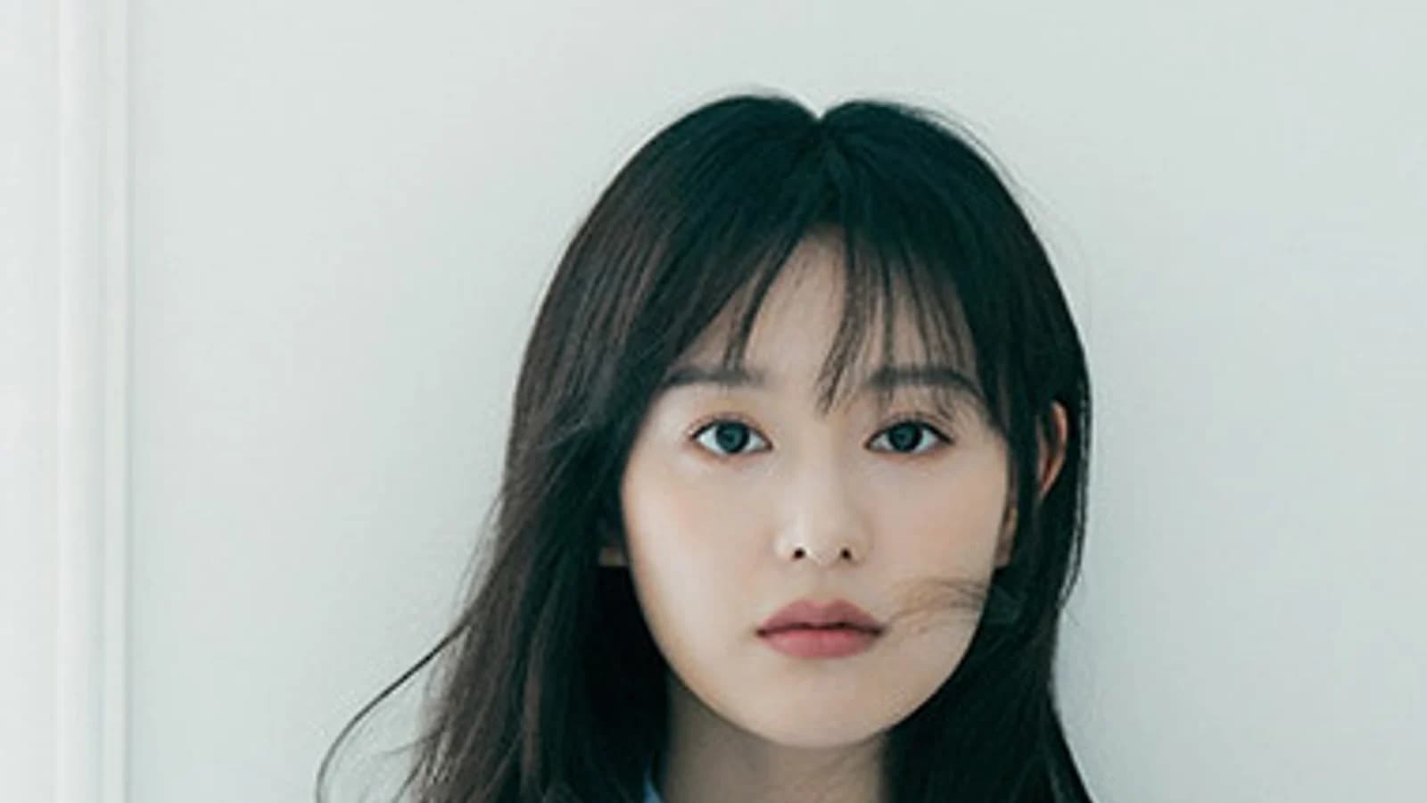 Kim Ji-won Draws Attention on 'You Quiz'... "Relieved by Writer Kim Eun-sook's Love Call", A Beloved Filmography from 'Descendants of the Sun' to 'Queen of Tears'