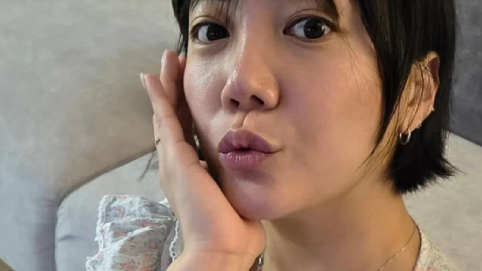 Unmarried Go Eun-ah Reveals 'Baby Plans'... Mother 'Flustered,' Curiosity Grows Over the Identity of 'Blue Frog' (Banggane)