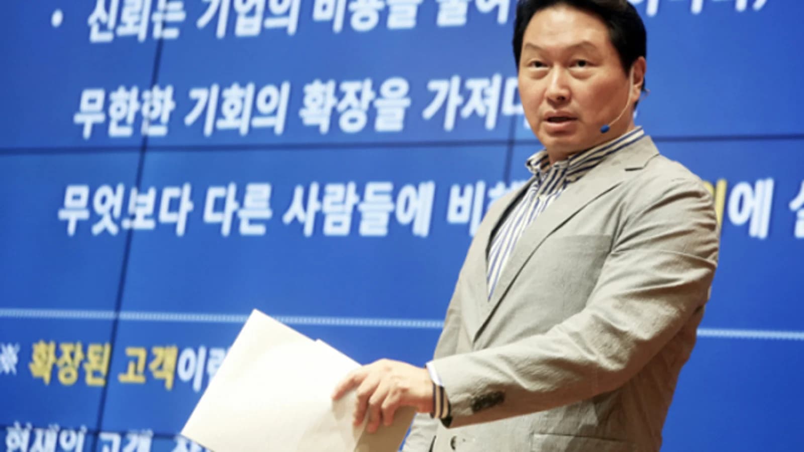 SK Chairman Chey Tae-won Stresses Problem-Solving Ability Over Academic Credentials, Offers Youth Survival Strategies for the AI Era