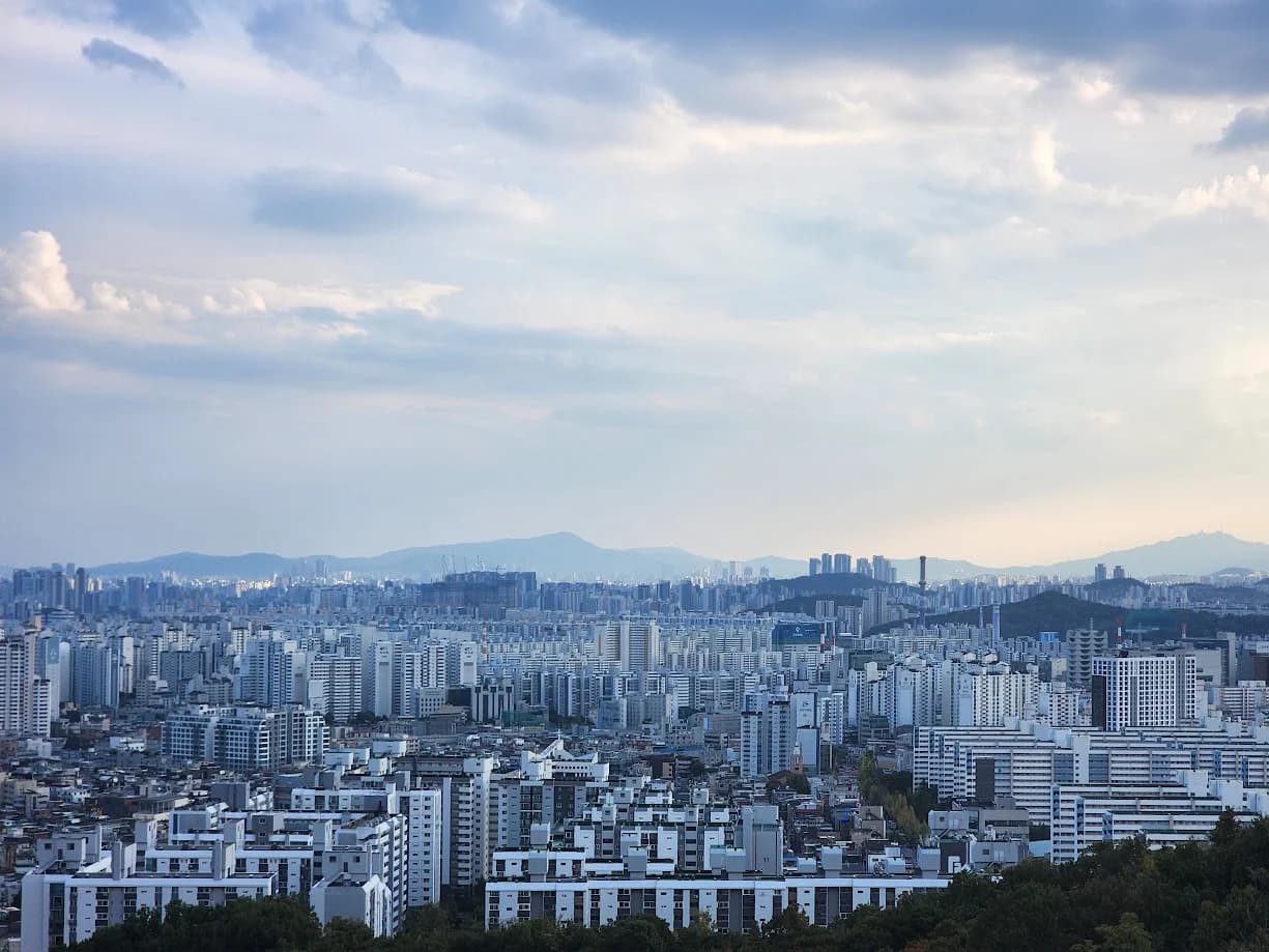 Seoul Apartment Prices Continue Rising... Gangbuk's 14 Districts Up 0.251%, Gangnam's 11 Districts Up 0.109% (KB Real Estate Weekly Index)