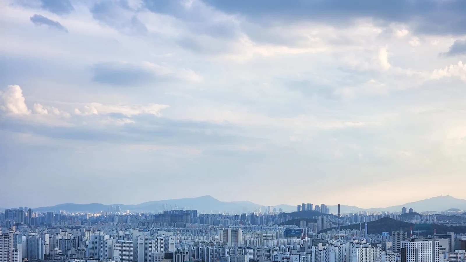 Seoul Apartment Prices Continue Rising... Gangbuk's 14 Districts Up 0.251%, Gangnam's 11 Districts Up 0.109% (KB Real Estate Weekly Index)