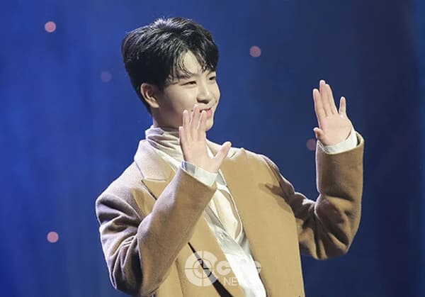 Jung Dong-won's Youthful Face in 'Nui' Stage Revisited... Lim Young-woong, Young Tak, Lee Chan-won, Jang Min-ho's 'Call Center of Love' TOP6 Joint Performance