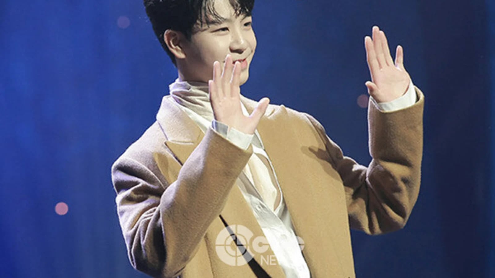 Jung Dong-won's Youthful Face in 'Nui' Stage Revisited... Lim Young-woong, Young Tak, Lee Chan-won, Jang Min-ho's 'Call Center of Love' TOP6 Joint Performance